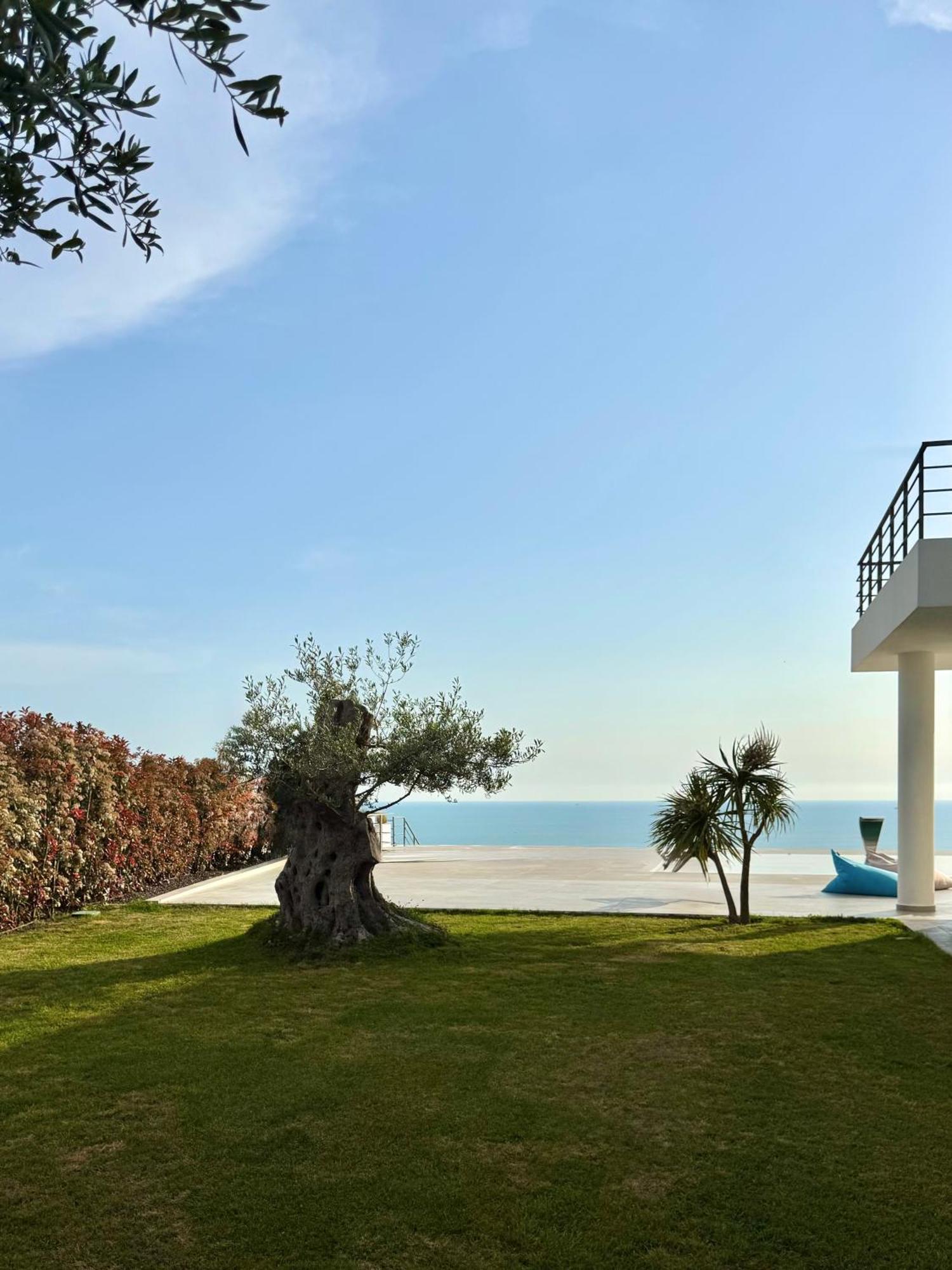 Villa Esmi Durres Kryemëdhej Eksteriør billede